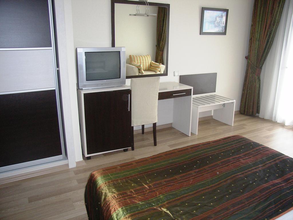 Royal Palace Kusadasi Hotel Екстер'єр фото